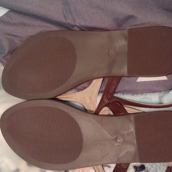 Sandles - Picture 2 of 3